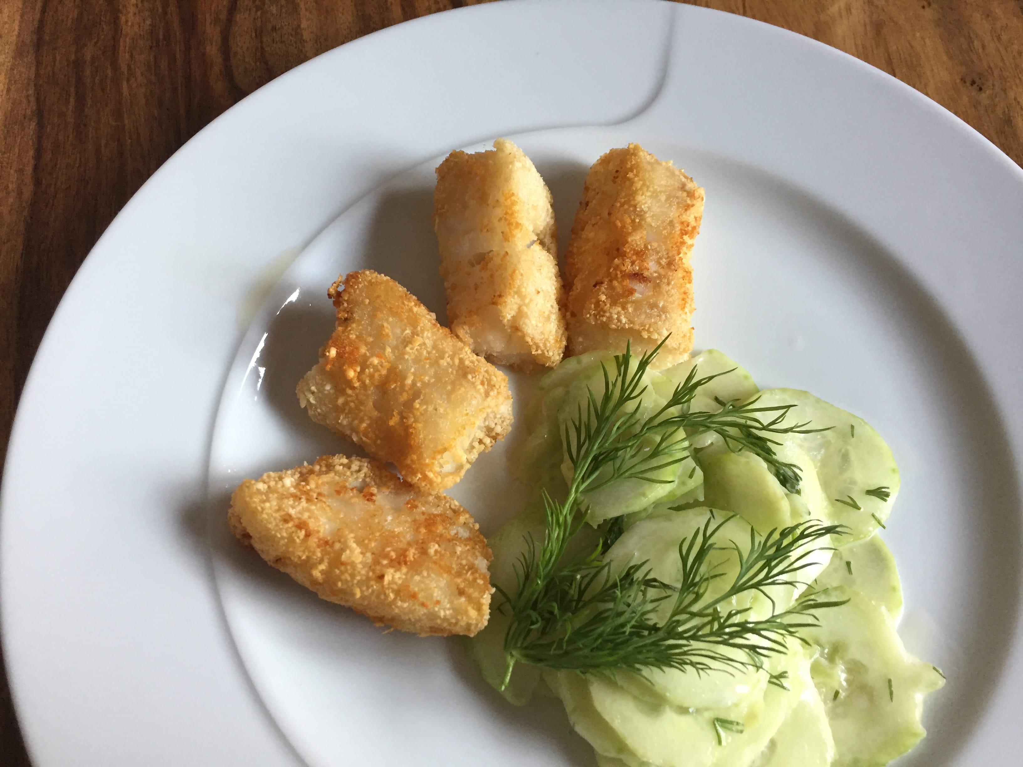 Fischstäbchen mit Gurkensalat - Autoimmunhilfe